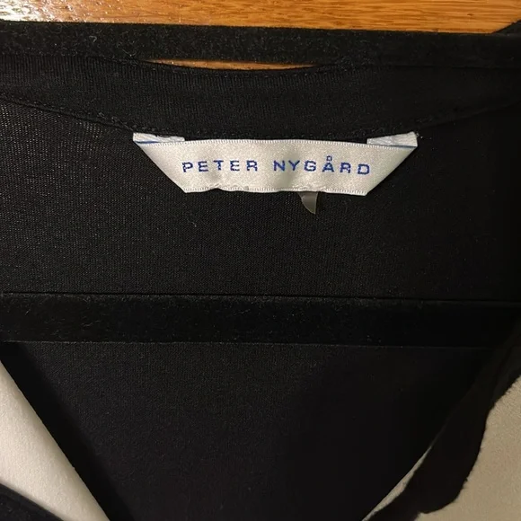 Peter Nygard Classic White Black V Neck Sleeveless Top - Picture 3 of 9